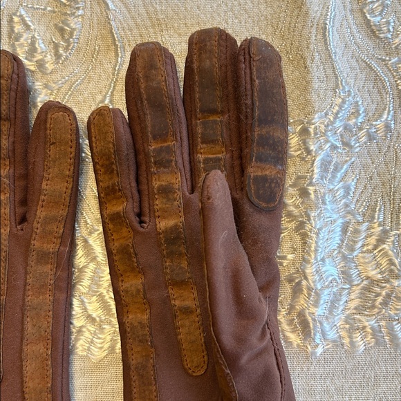 Isotoner Elegant Brown Women’s Gloves Nylon & Spandex; Soft Lining; Comfy & Warm - Picture 11 of 16